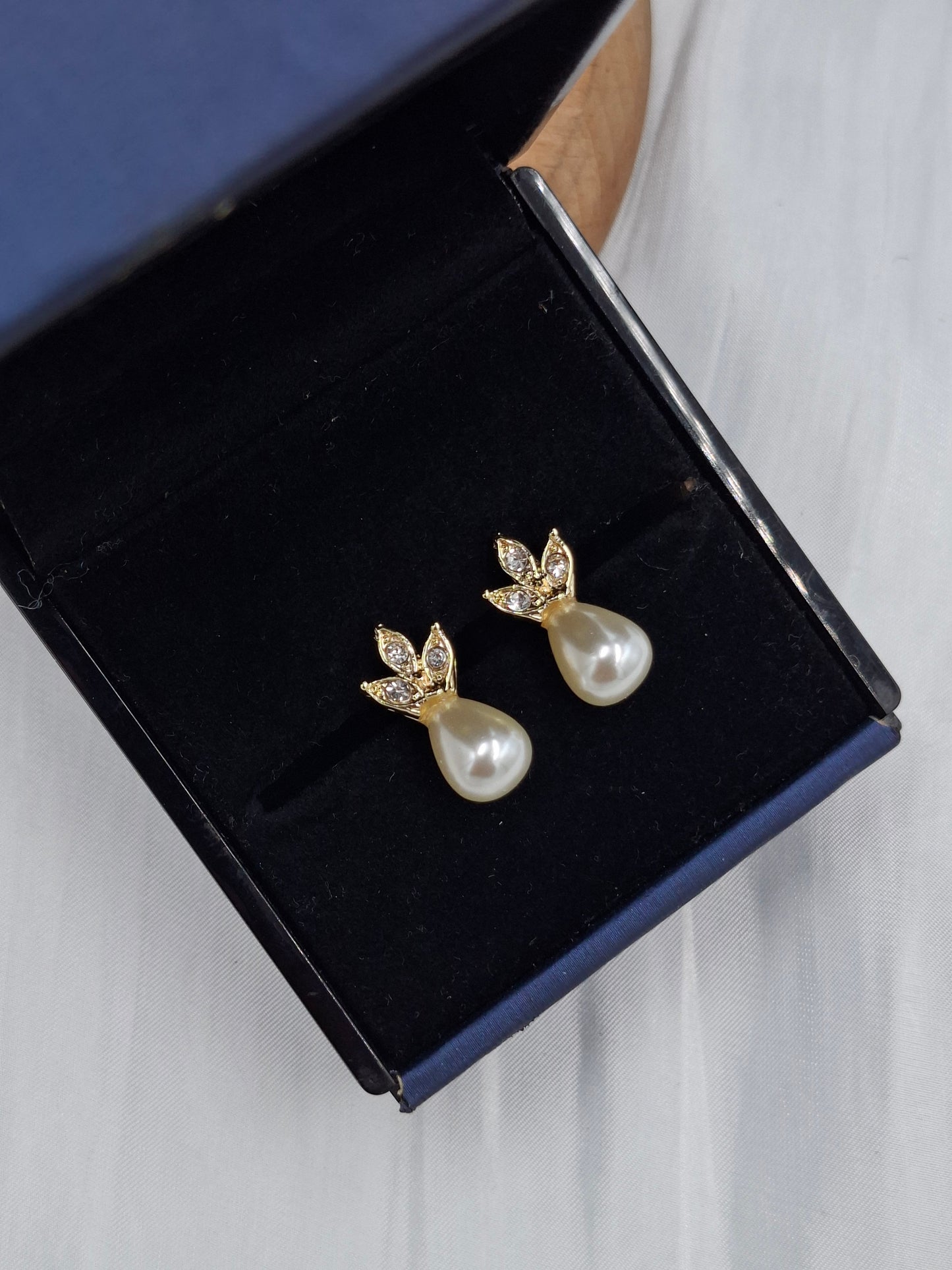 Crown Pearl Stud Earrings