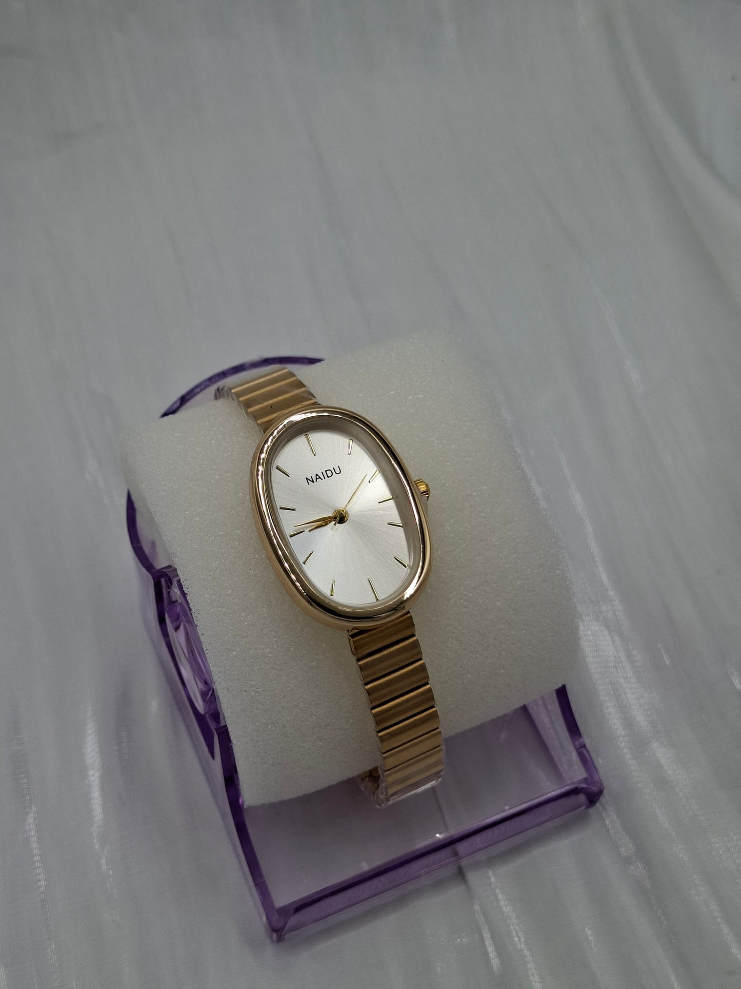 Simple Oval Wristwatch