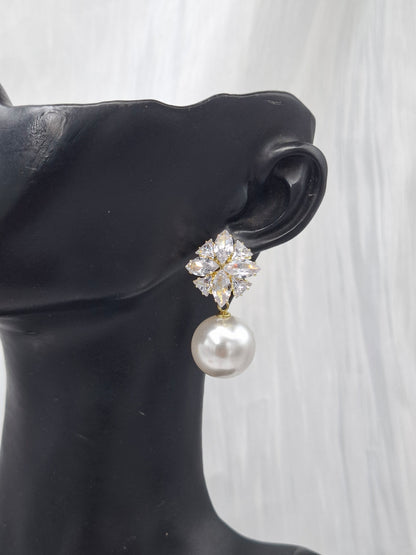 Ellen Pearl Earrings