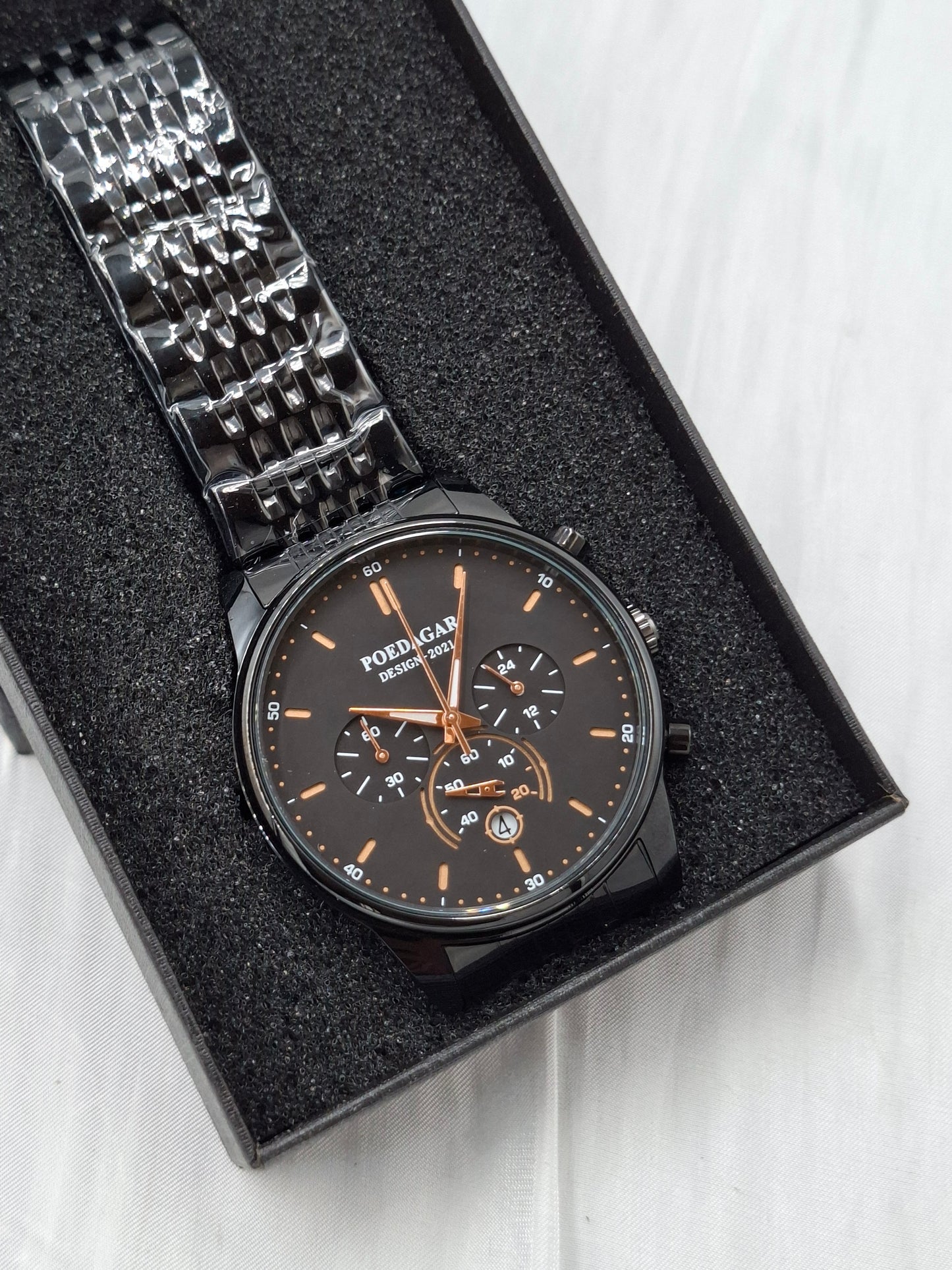 Black and Gold Chain Poedagar Wristwatch