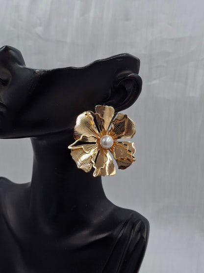 Flake Pearl Earrings