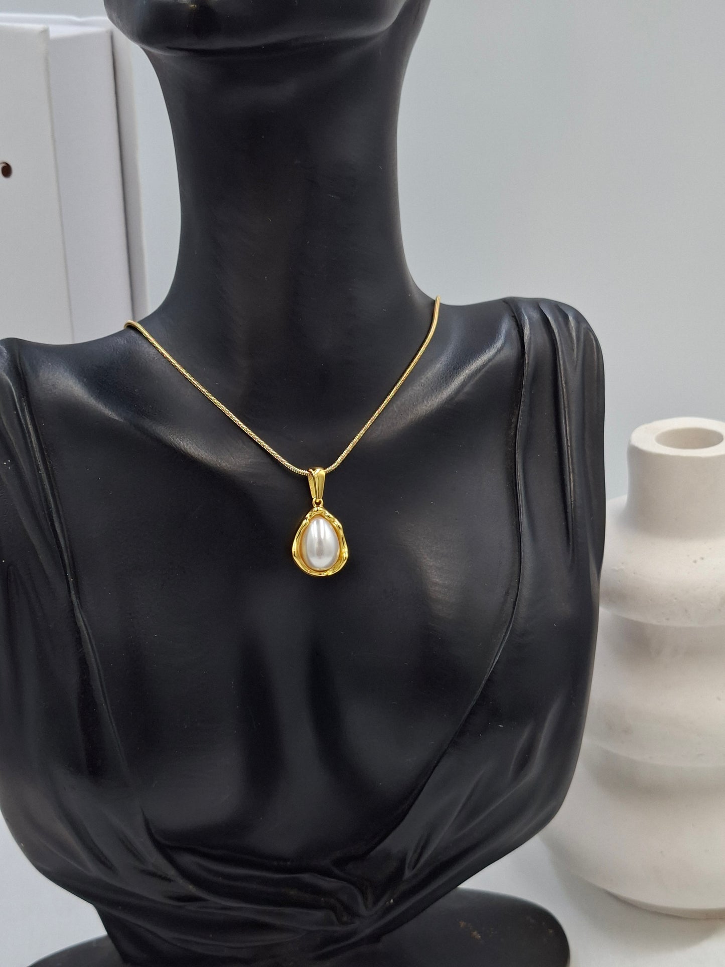 Classy Pearl Necklace