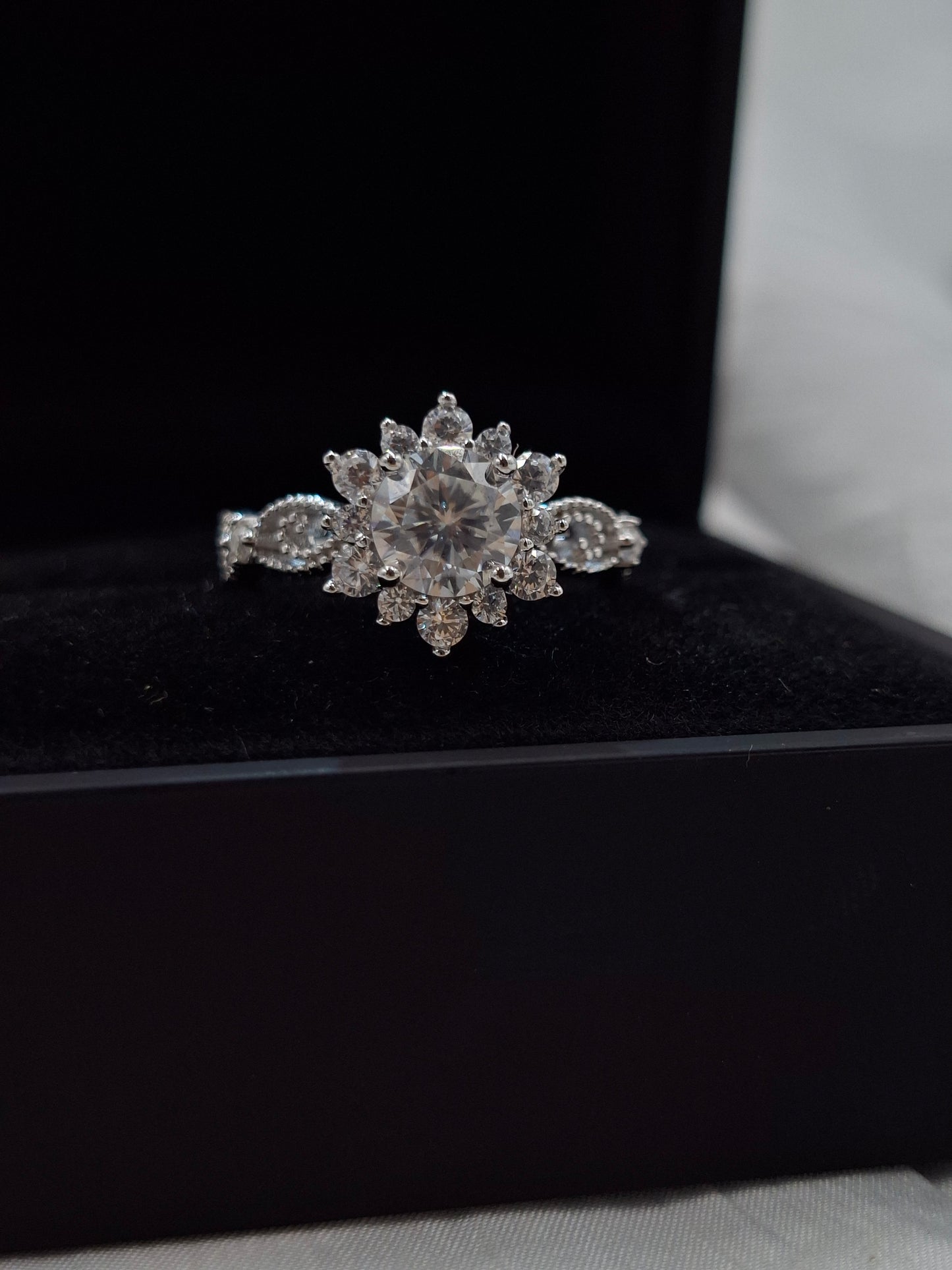 Viv Moissanite Ring