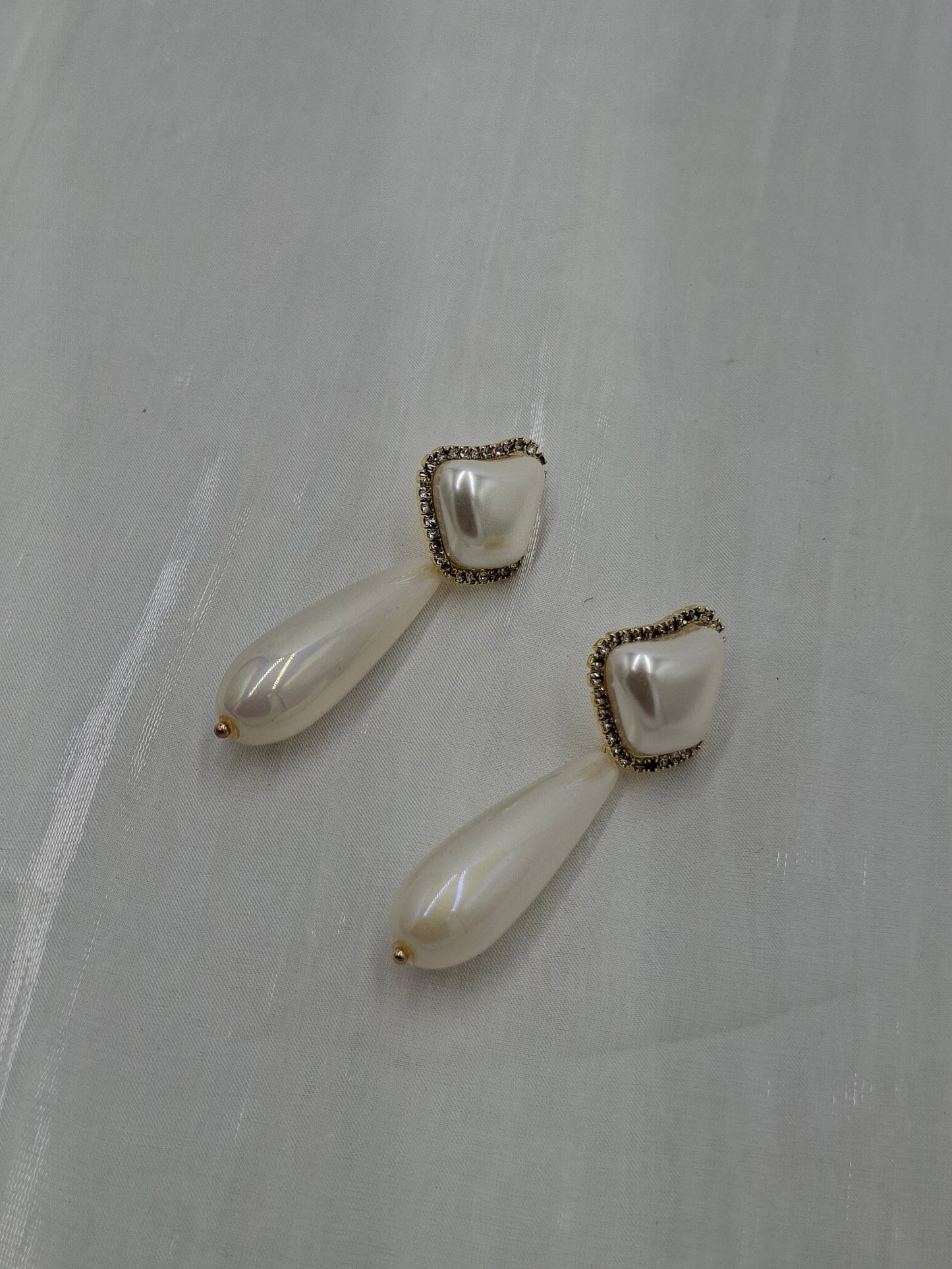 Elongated Pearl Drop Earrings