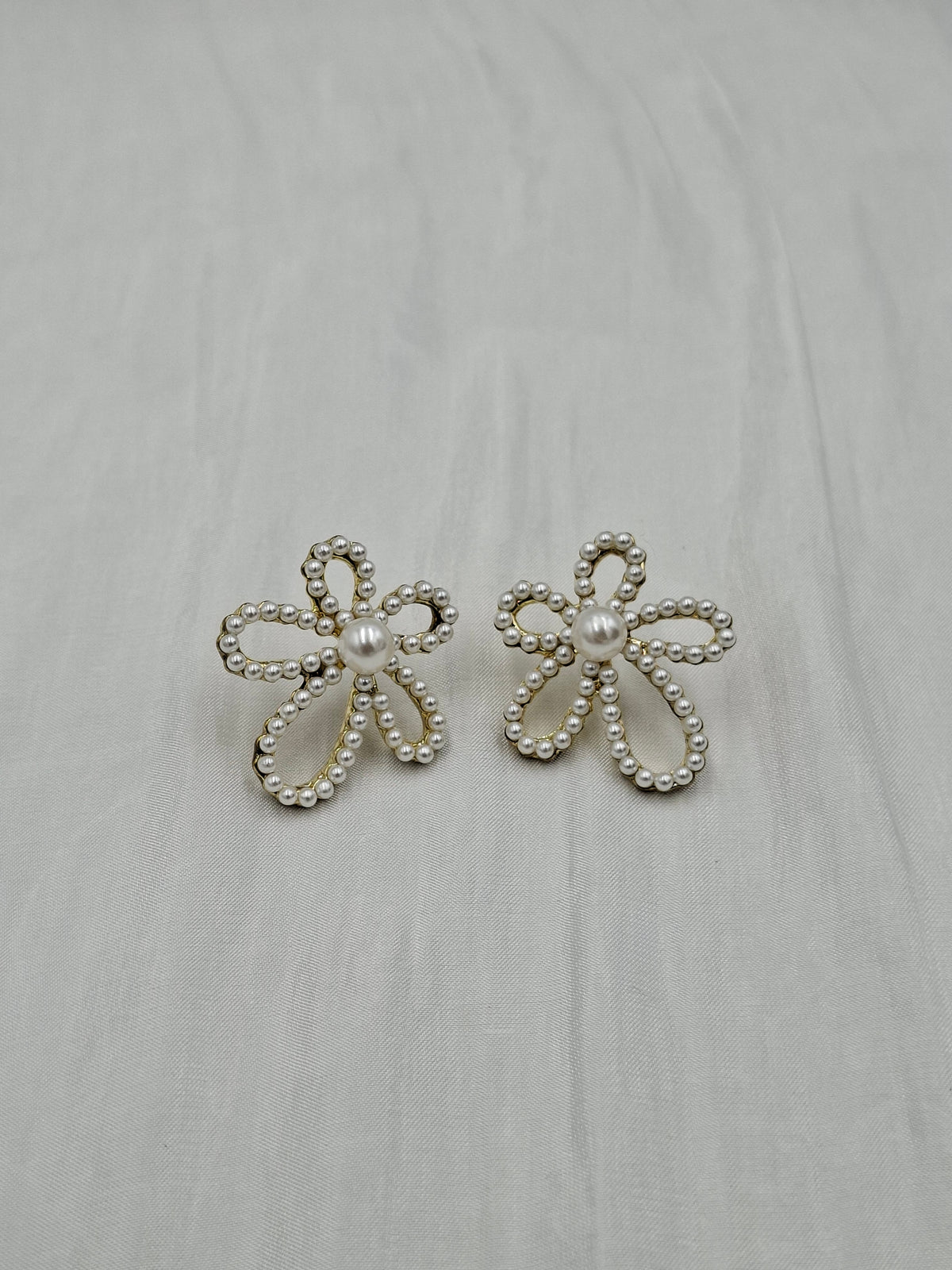 Petal Pearl Earrings