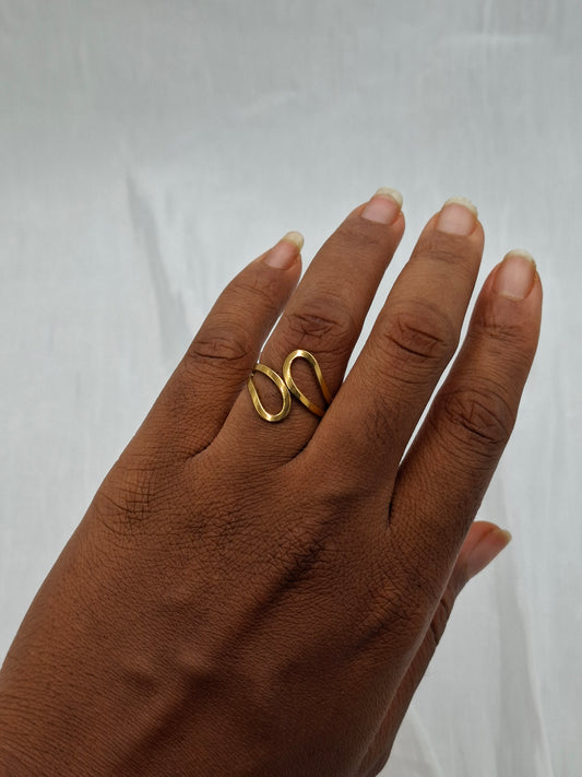 Twirl Ring (size 7-9)