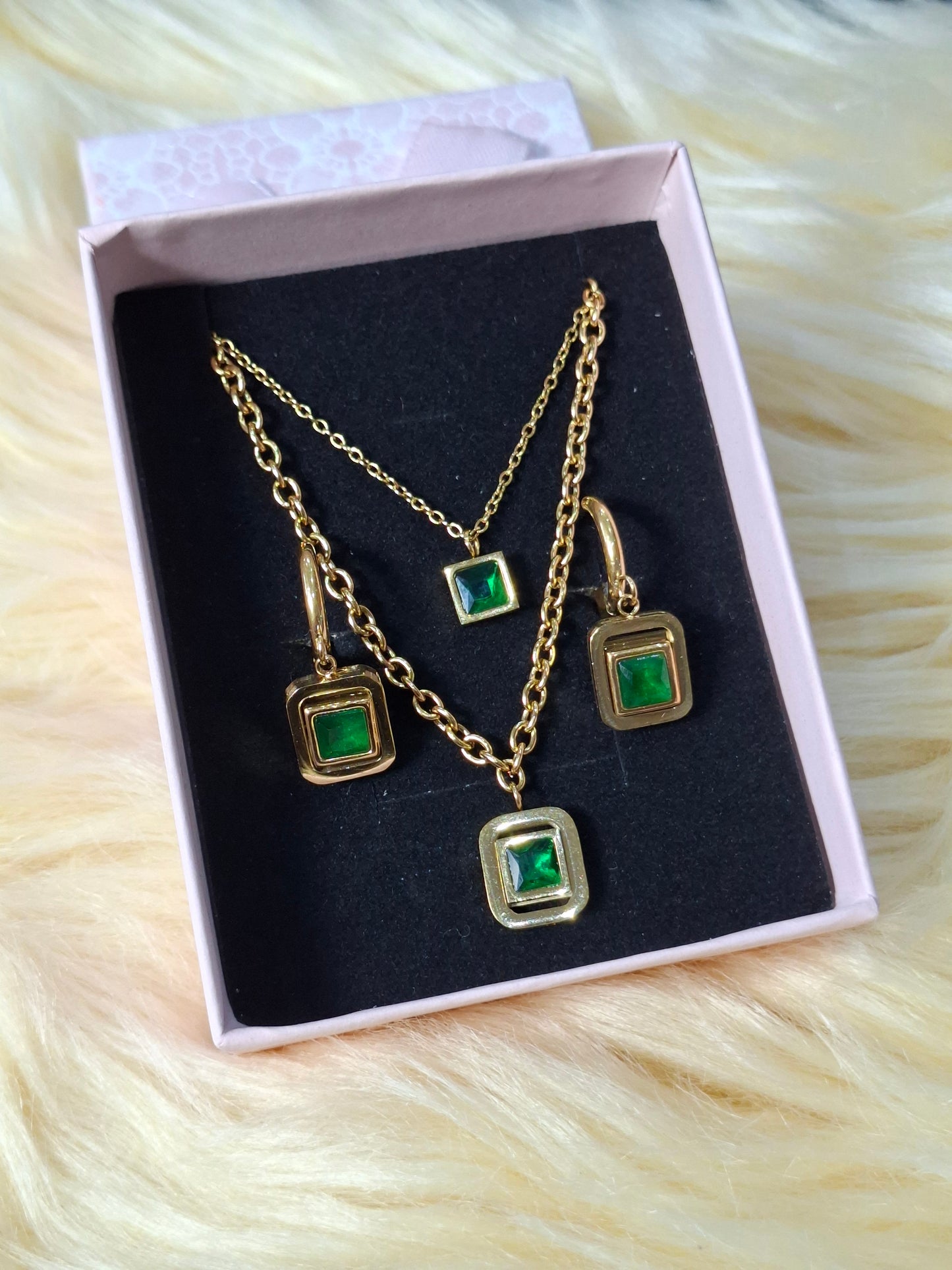 Emerald Necklace Set