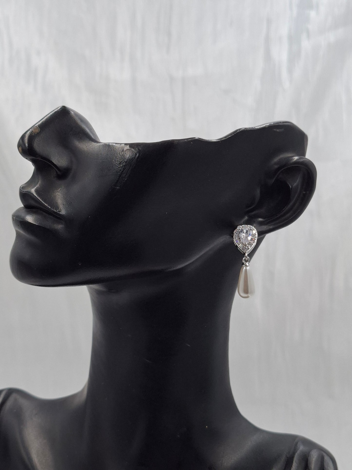 Waterdrop Pearl Earrings