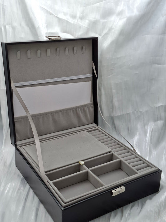 Maxi Leather Jewelry Organizer