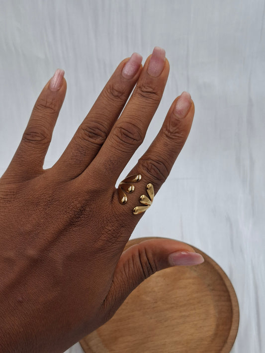 Gold Claw Ring (size 7-9)