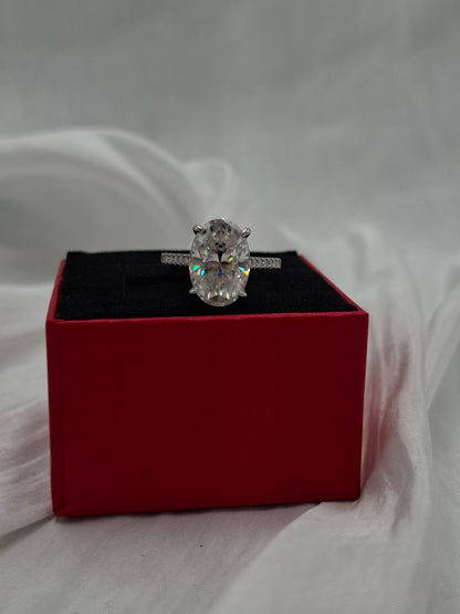 4ct Elara Moissanite Engagement Ring (size 6,8)
