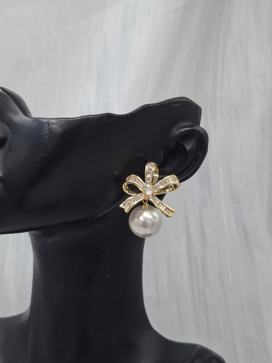 Mistletoe Pearl Earrings
