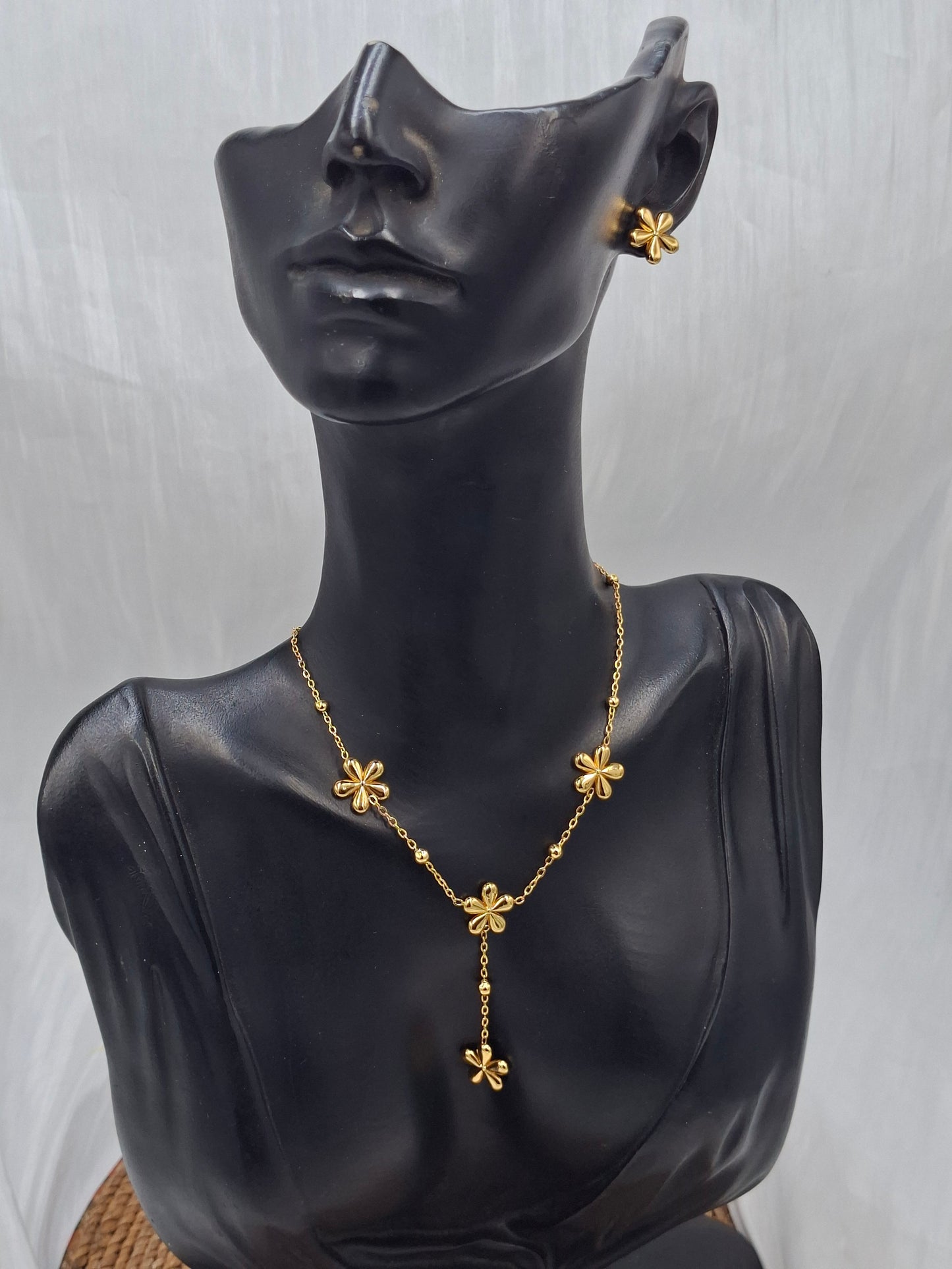 Gold Flower Necklace Set