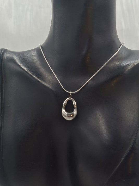 Hollowed Oval Necklace