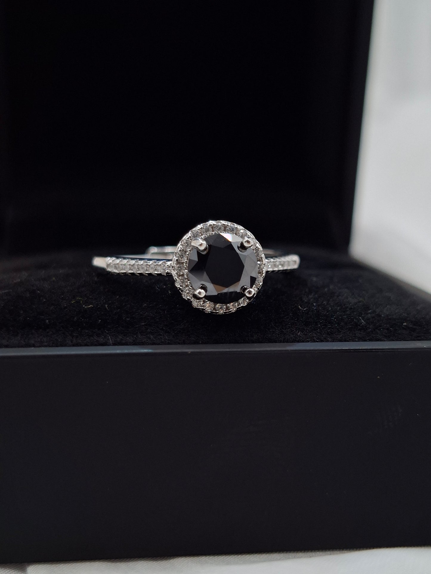 Noir Ivy Ring