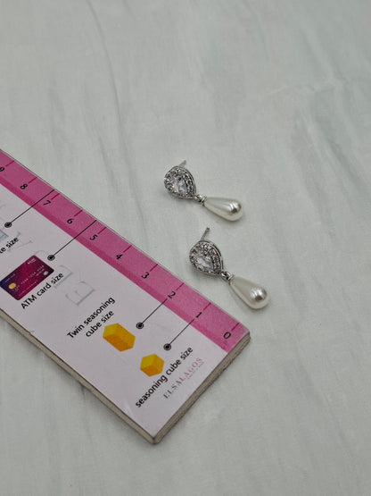 Waterdrop Pearl Earrings