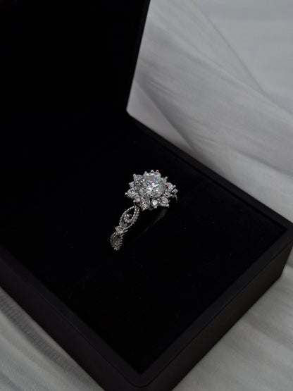 Viv Moissanite Ring