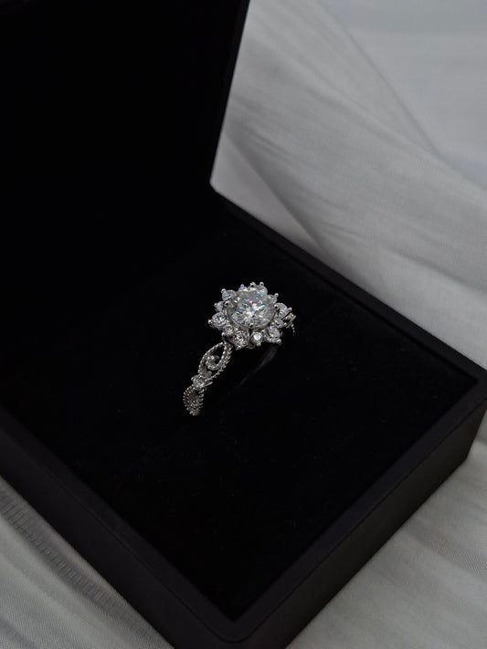 Viv Moissanite Ring