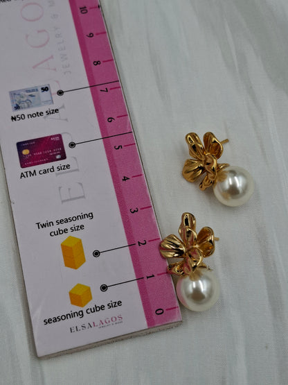 Daisy Pearl Earrings