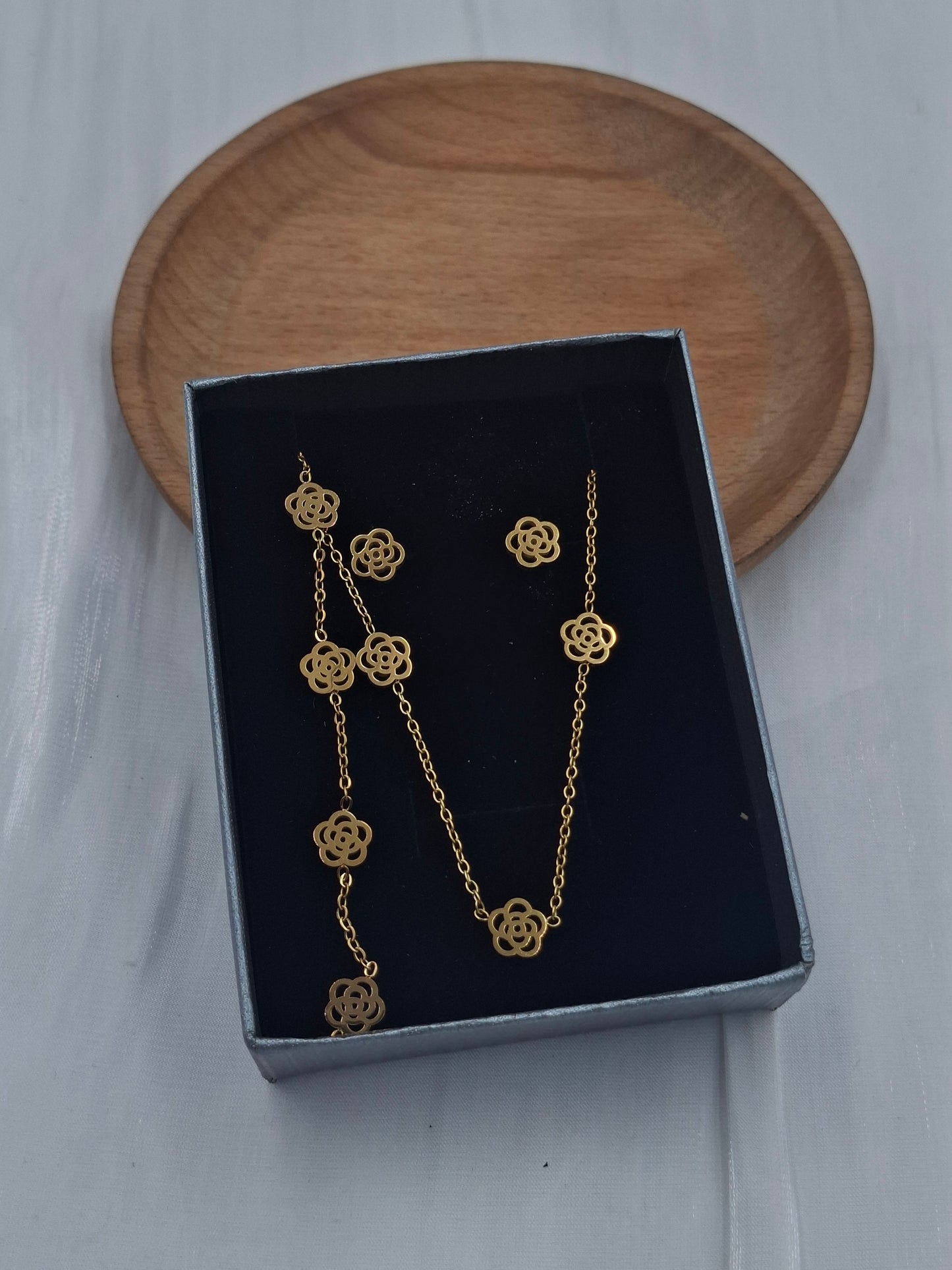 Stamped Rose Necklace Set