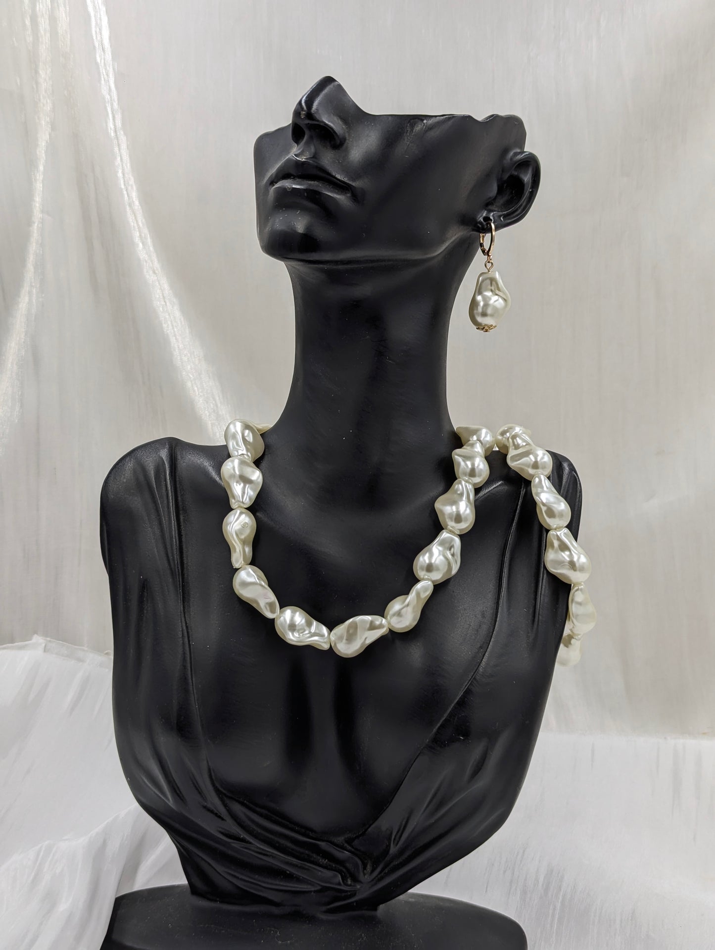 Almond Pearl Necklace Set