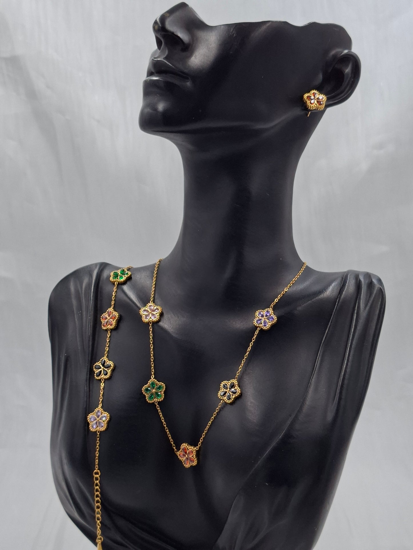 Multicolored Clover Necklace Set