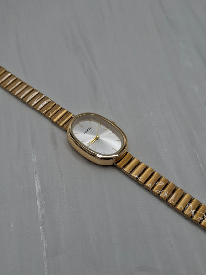 Simple Oval Wristwatch