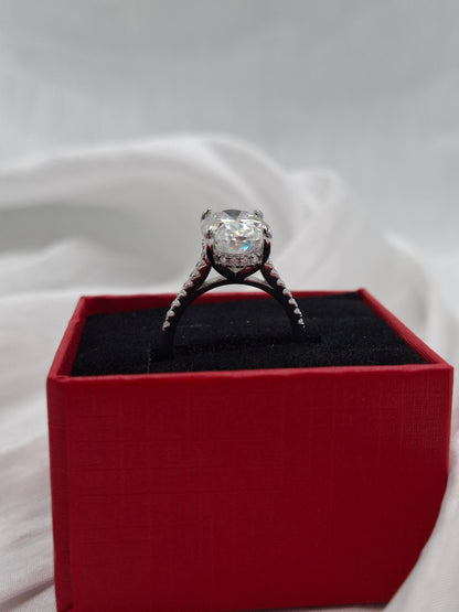 4ct Elara Moissanite Engagement Ring (size 6,8)