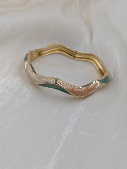 Wavy Bangle